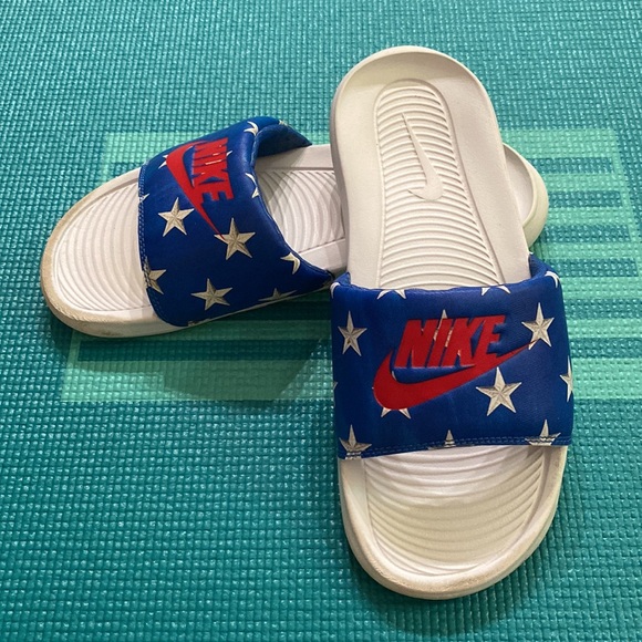 Nike Victori One Slides USA Print Women size 9 🇺🇸❤️🤍💙 - Picture 4 of 8